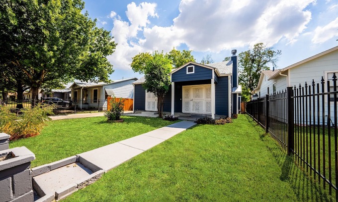 Highland Park House | Charming 3 Bed Home in the Heart of San Antonio