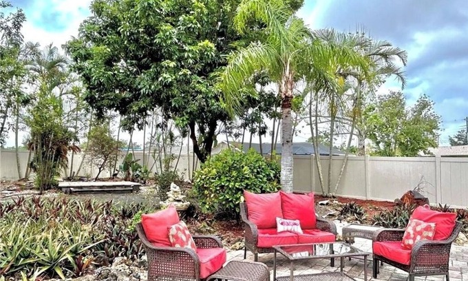 Lochmoor Waterway Estates House | Charming 3-bedroom house in lovely North Fort Myers with pool