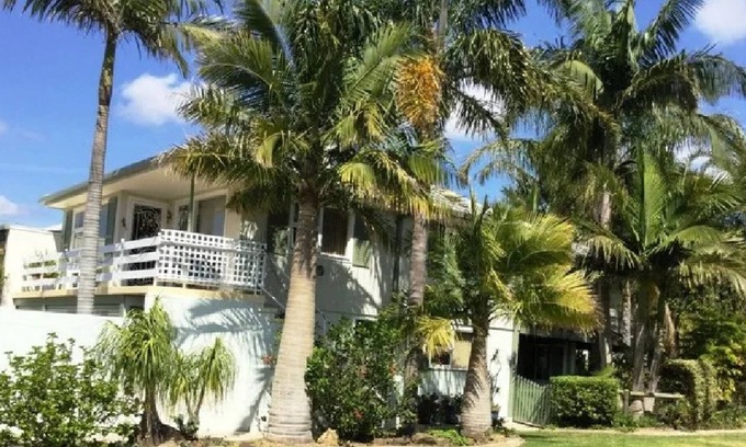 Batehaven Apartment | Charming 3-Bed with Water Views Near Beach