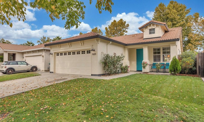 West Sacramento House | Charming 3-bedroom house 20 minute walk to the river.