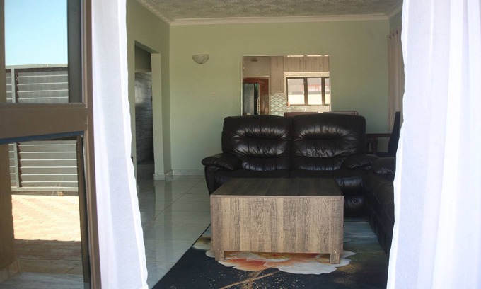 Victoria Falls House | Charming 3-bedroom house with WiFi, AC in beautiful Victoria Falls