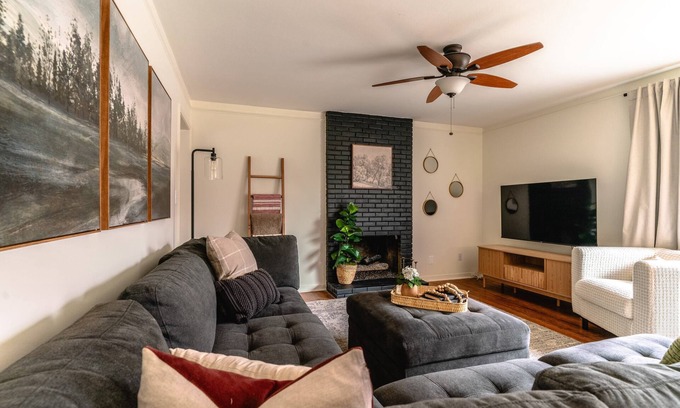 Prairie Village House | Charming 3-bedroom house, convenient location Overland Park