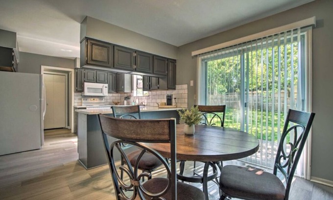 Overland Park Condo | Charming 3-bedroom condo in peaceful Overland Park with AC