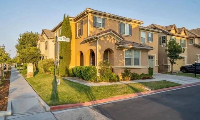 Lathrop House | Charming 3-bedroom 2.5-bath House in pleasant Mossdale Community of Lathrop, CA.