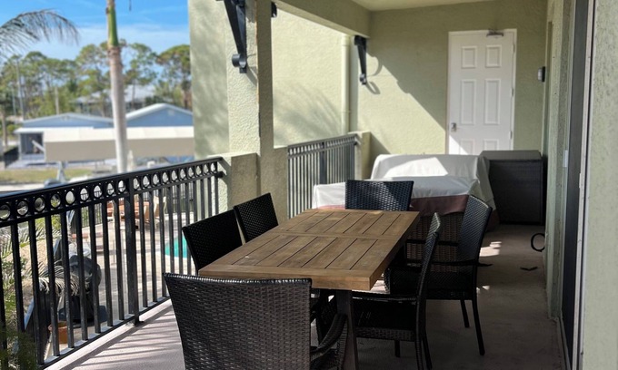 Englewood Condo | Charming 3-bedroom 2.5-bath condo on a canal with elevator and pool!