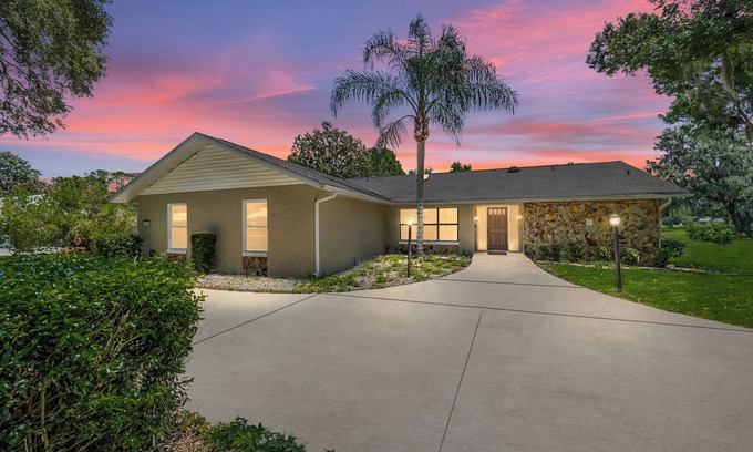 Fellowship House | Charming 3-bedroom 5 min from WEC