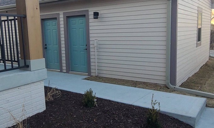Des Moines House | Charming 3-bedroom ADU in delightful Des Moines with WiFi, AC