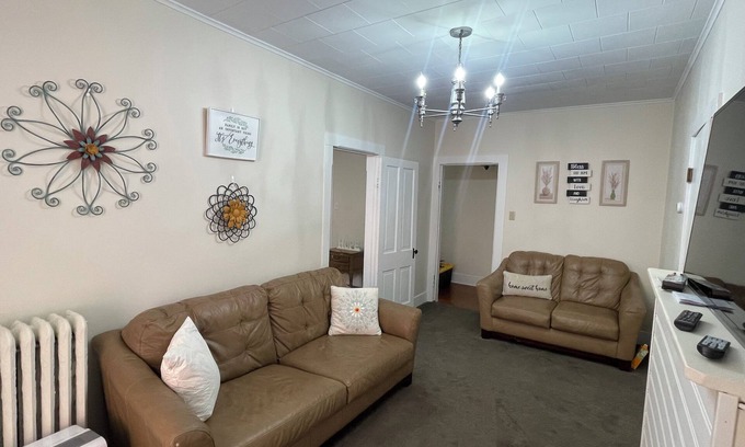 Nauvoo Apartment | Charming 3-bedroom apartment with WiFi, AC in welcoming Historic Nauvoo.