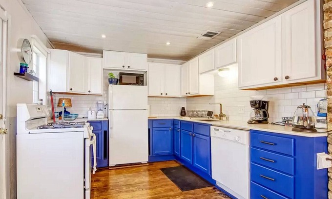 Chestnut House | Charming 3-bedroom Bungalow! Close to Downtown and UT - walkable to lots!