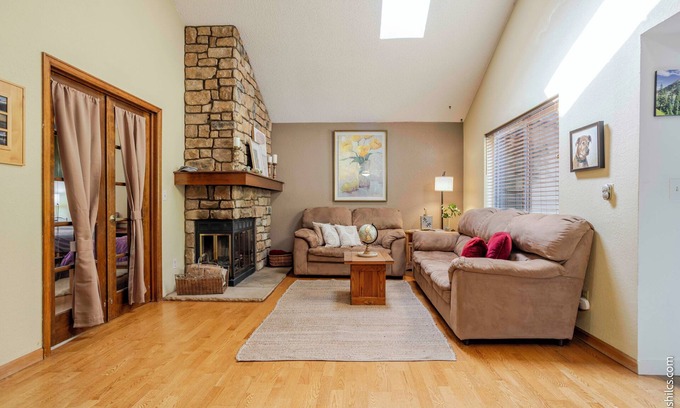 Gunbarrel Condo | Charming 3-bedroom condo with AC in Boulder