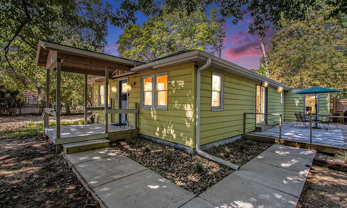 Lake Michigan Beach Cottage | Charming 3-bedroom cottage nearby Lake Michigan beaches & restaurants