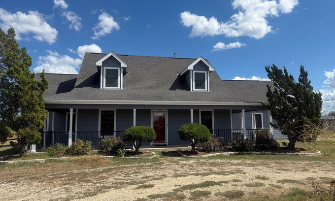 Manor House | Charming 3-bedroom country house in Manor with AC