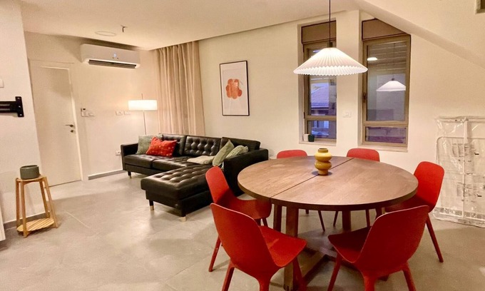 Jerusalem City Centre Apartment | Charming 3-bedroom Duplex in Nachlaot Jerusalem