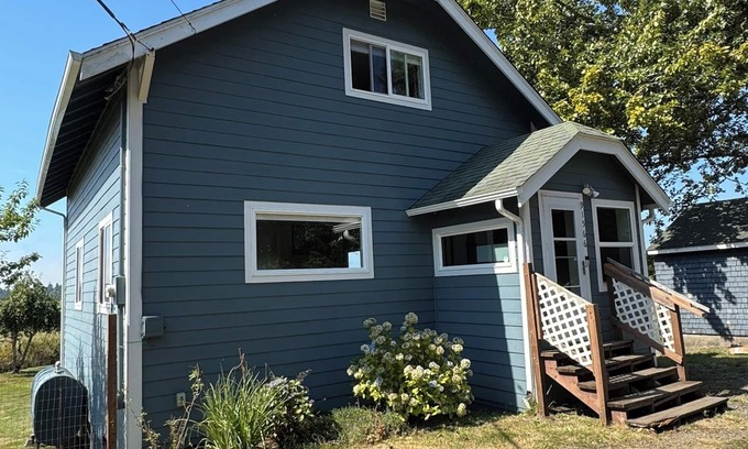 Astoria House | Charming 3-bedroom farmhouse in Astoria