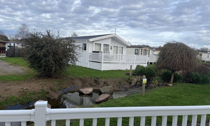Hunstanton Cabin | Charming 3 Bedroom Lodge Manor Park Hunstanton