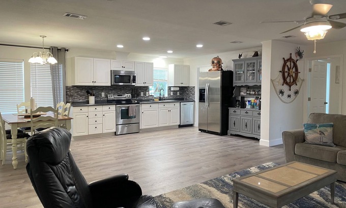 Carrabelle House | Charming 3-bedroom house with WiFi, AC in welcoming Carrabelle