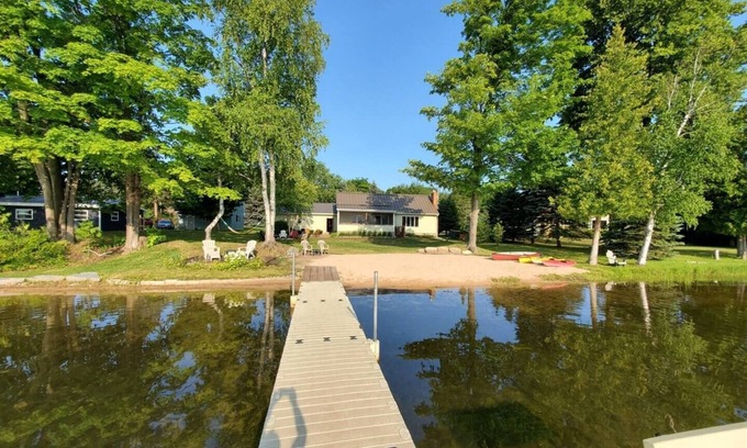 Elk Rapids House | Charming 3-bedroom house with WiFi, AC in welcoming Elk Rapids