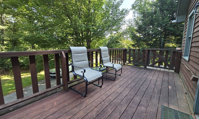 Barnstead House | Charming 3-bedroom house with WiFi, AC in amazing Barnstead