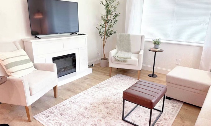 Tropic House | Charming 3-bedroom house with fitness room and AC in fabulous Melbourne
