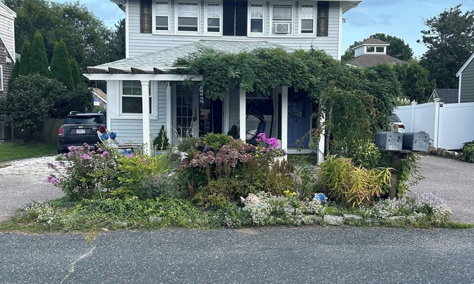 Scituate House | Charming 3-bedroom house in lovely Scituate, Ma. close to beach with water views