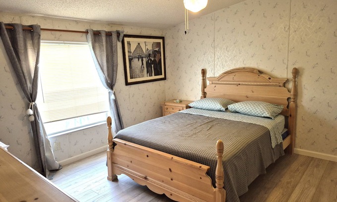 St. Cloud House | Charming 3-bedroom house with WiFi, AC in wonderful St. Cloud