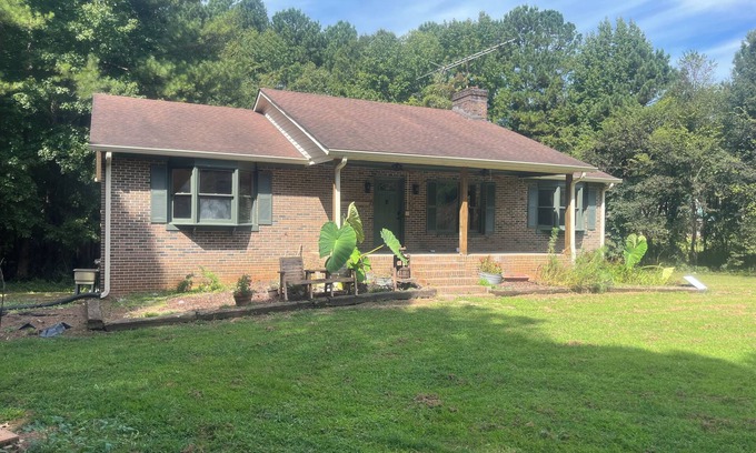 Brodnax House | Charming 3-bedroom house close to Microsoft Data Center and VCU