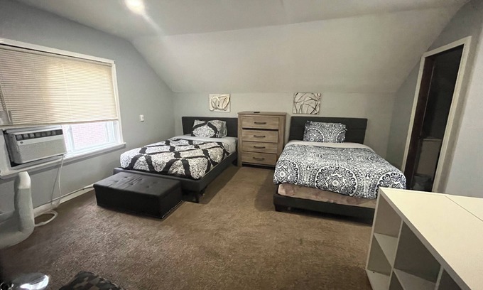 Detroit House | Charming 3-bedroom house with AC and WiFi in phenomenal Detroit 420 friendly