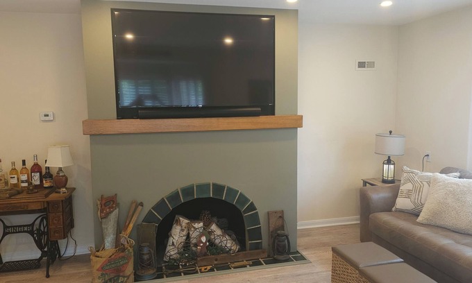 Erie House | Charming 3-bedroom house in Erie 1 mile from Presque Isle State Park.