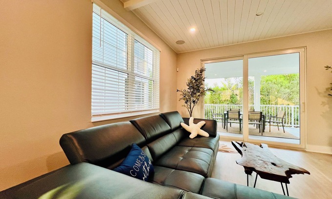 Cortez House | Charming 3-bedroom house on the water in delightful Cortez minutes to the Beach