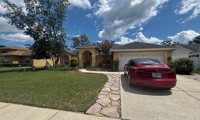 Ocoee House | Charming 3-bedroom house with High Speed Wifi Centrally Located