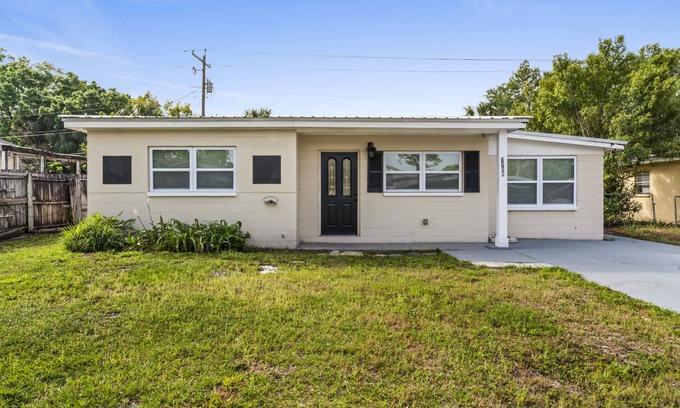 Town N County Park House | Charming 3-bedroom house with WiFi and AC in Tampa