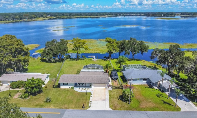 Hernando House | Charming 3-bedroom LAKEFRONT home on Hernando Lake