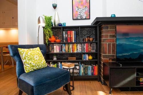 Saint Kilda South Apartment | Charming 3-Bedroom Retreat by St Kilda Gardens