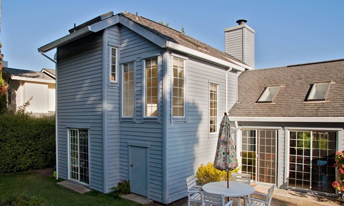 Tiburon House | Charming 3 Bedroom Tiburon Home SUMMER Only 6/20-8/15/23, monthly minimum