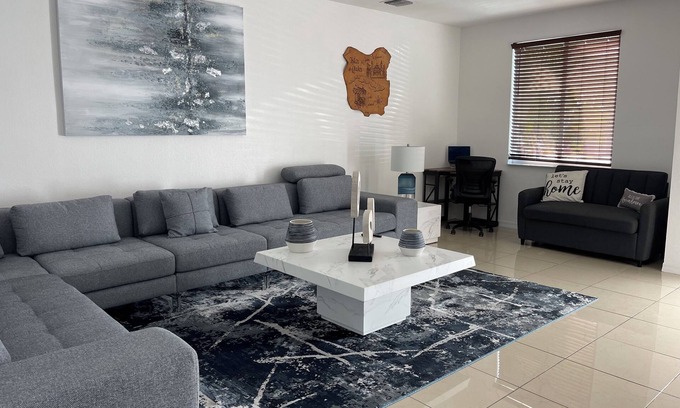 Homestead House | Charming 3-bedroom townhome in Homestead, FL with A.C. & WiFi