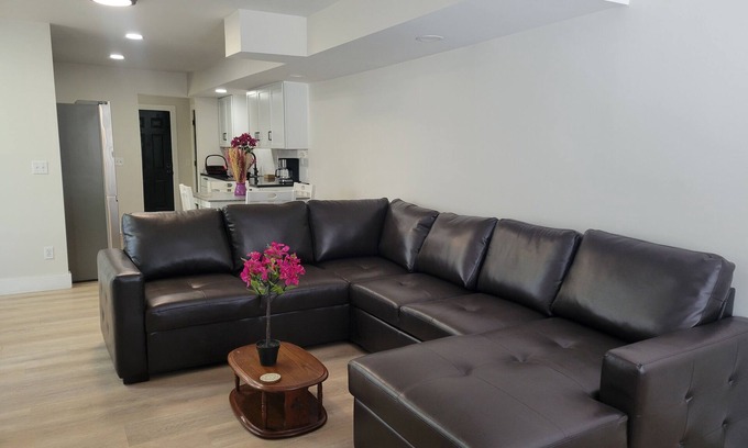 Lansing House | Charming 3-bedroom townhome with WiFi and AC in Lansing