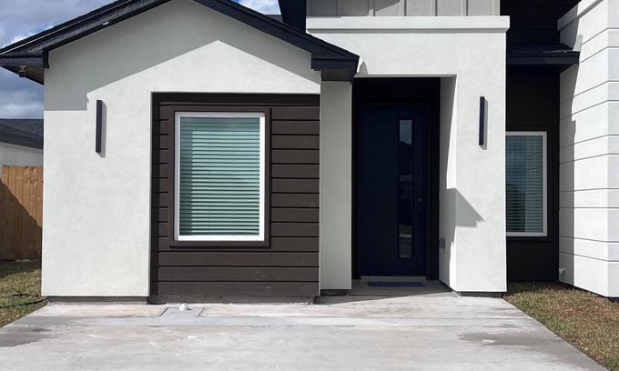 Brownsville House | Charming 3-bedroom house in Brownsville minutes away from SpaceX!