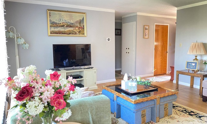 Granite Bay House | Charming 3-bedroom house in serene Granite Bay with AC, WiFi