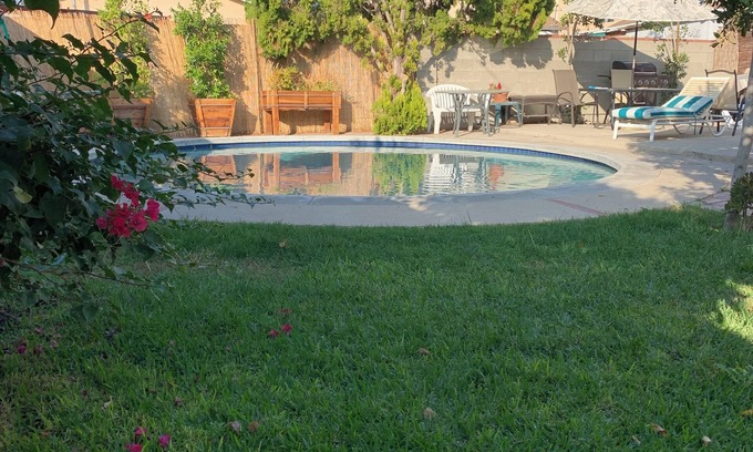 North Hollywood House | Charming 3-bedroom 2 home house with circular pool