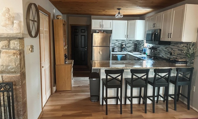 Thornhurst House | Charming 3-bedroom home away from home in Pocono Lake