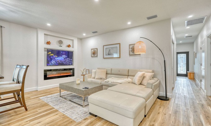 Pebble Beach House | Charming 3-bedroom Relaxing Family Vacation Retreat On The Water, Fishing