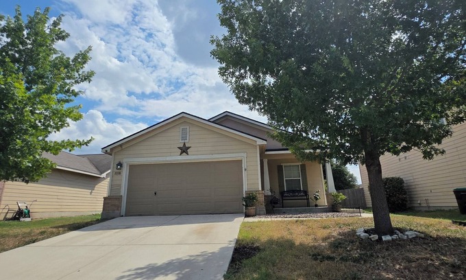 San Antonio House | Charming 3-bedroom house in San Antonio best location for food, fun and shopping