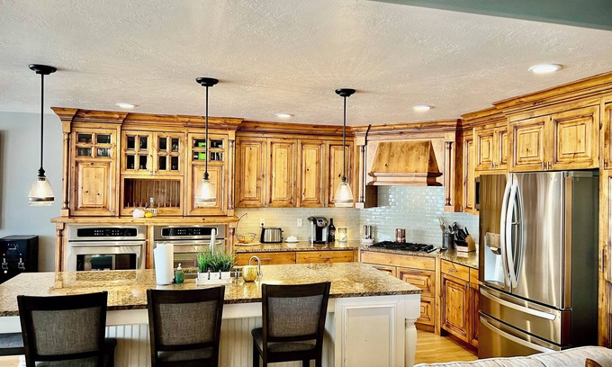 South Ogden House | Charming 3-bedroom house! 15 mins to Ski resorts or trails for hiking.