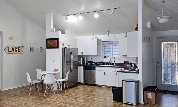 Pinconning Cabin | Charming 3-bedroom waterfront / WiFi & AC in lovely Fraser Township/Bay area