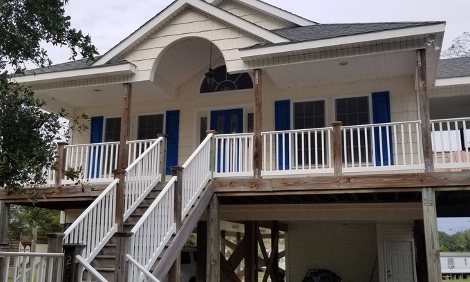 Hampstead House | Charming 3-BR cottage with open floor plan, near Surf City Beaches & Marina.