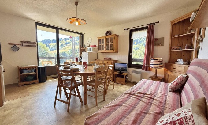 Flumet Apartment | Charming 3-Room Apartment in Flumet – Sleeps 6, Near Village Center, Free Ski Shuttle