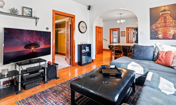 Northeast Minneapolis Arts District House | Charming 3bd/1bath in the vibrant creative heart of Minneapolis' Art District.