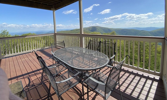 Chestnut Springs Condo | Charming 3bed/3bath condo at Wintergreen! Perfect for hiking getaways!