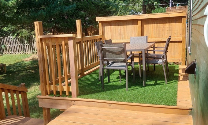 Grandview House | Charming 3BR 1BA House W BBQ Deck & Garden Sleeps 6 in Down Town Grandview