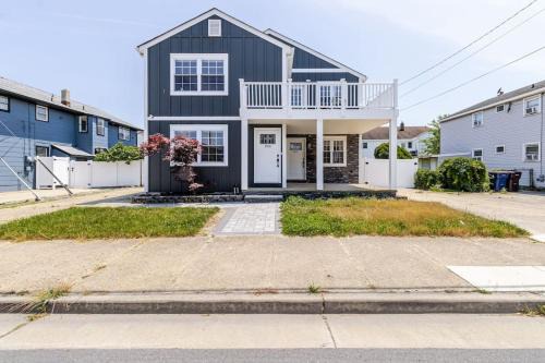 Ventnor City Apartment | Charming 3BR Condo Near Ventnor Beach
